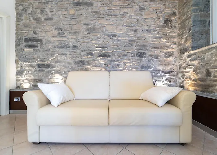 Lakefront With Breathtaking Views Moltrasio