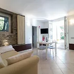 Lakefront With Breathtaking Views Apartmán *