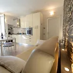 Lakefront With Breathtaking Views *