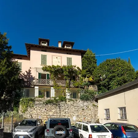 Lakefront With Breathtaking Views