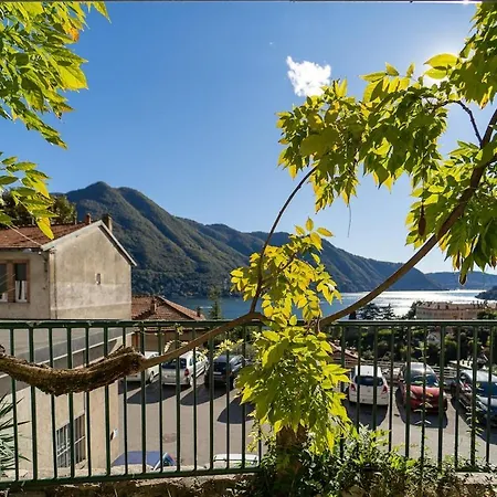 Lakefront With Breathtaking Views *