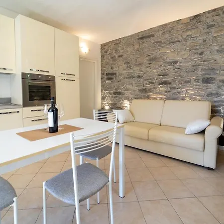 Lakefront With Breathtaking Views Apartmán