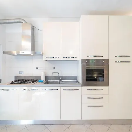 Lakefront With Breathtaking Views 公寓 *