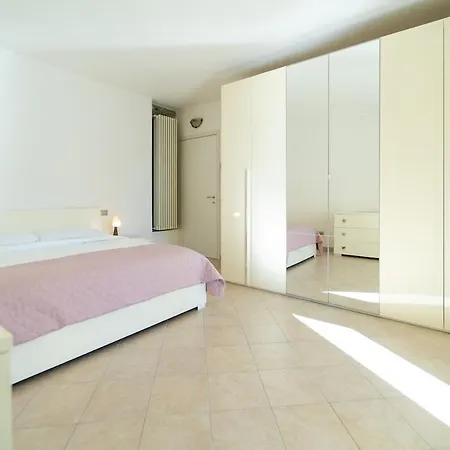 Lakefront With Breathtaking Views * Moltrasio