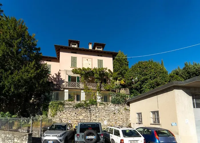 Lakefront With Breathtaking Views