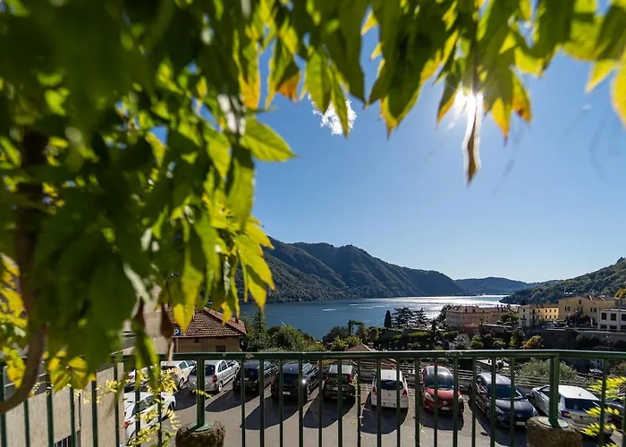 Lakefront With Breathtaking Views Moltrasio