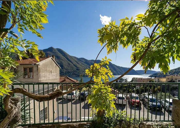 Lakefront With Breathtaking Views *