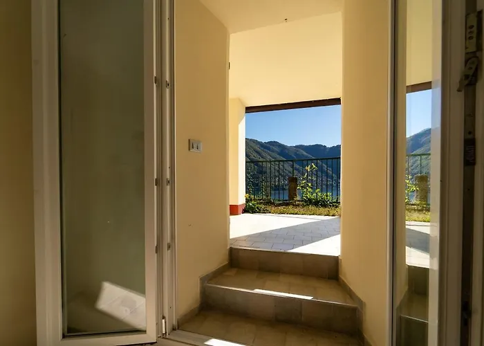 Lakefront With Breathtaking Views Apartmán *