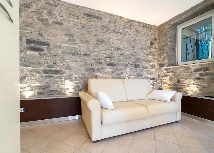 Lakefront With Breathtaking Views