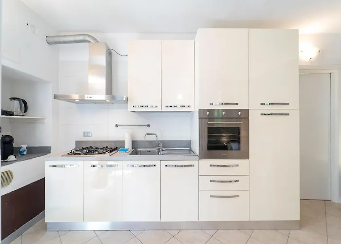 Lakefront With Breathtaking Views Apartmán *