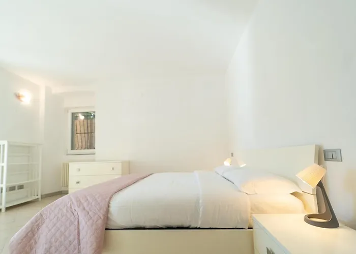 Lakefront With Breathtaking Views *