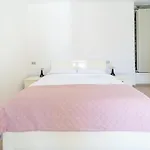 아파트 Lakefront With Breathtaking Views